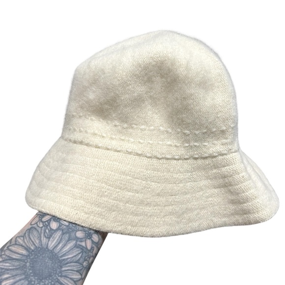 Liz Claiborne Accessories - Liz Claiborne Cream Fuzzy Bucket Hat Rabbit Hair Blend Soft Neutral Cozy